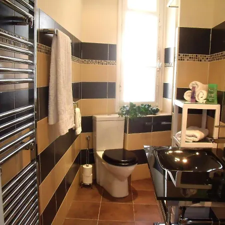 - Boutique - Near Negresco *